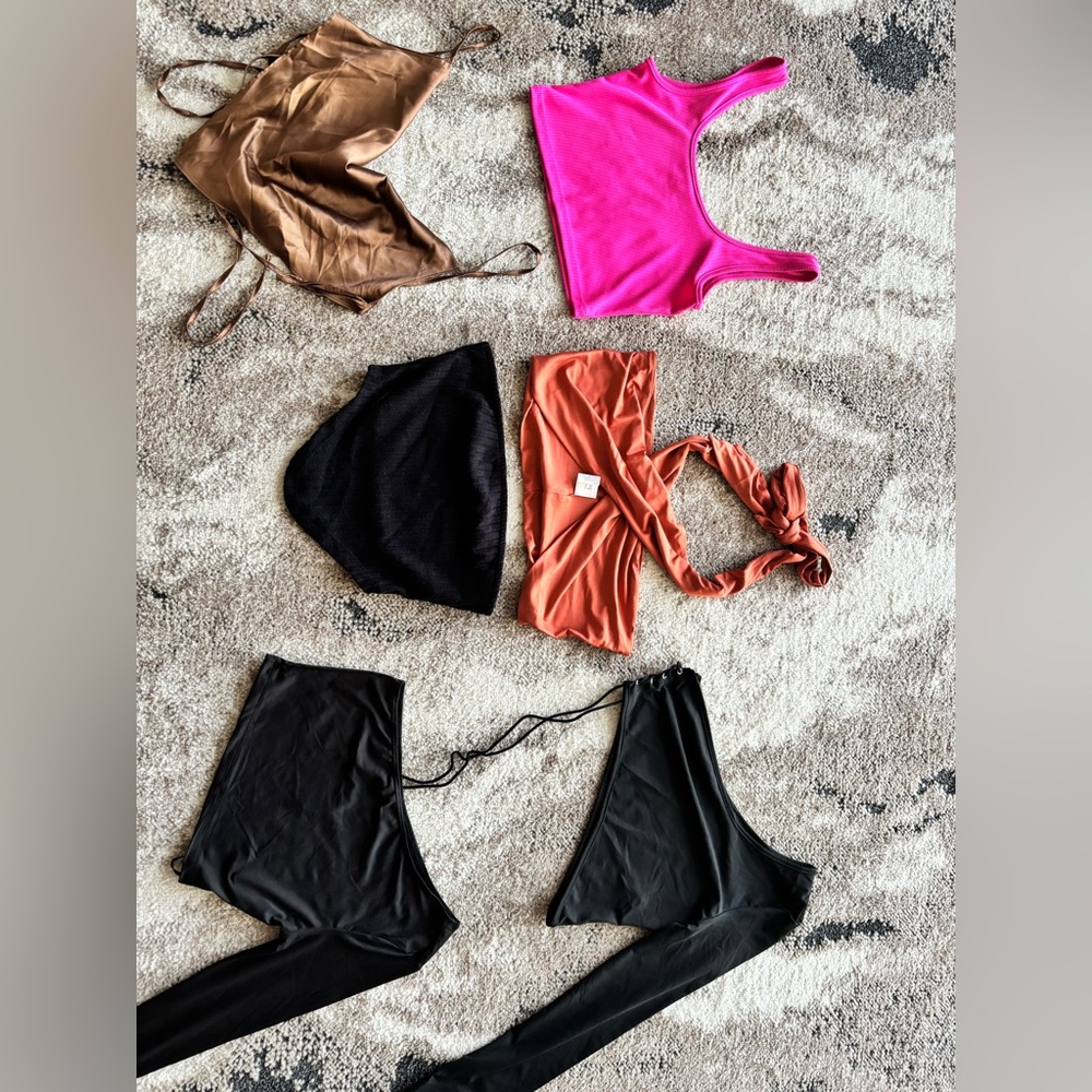 6 PIECES OF CROP TOPS, SIZE SMAL, SHEIN